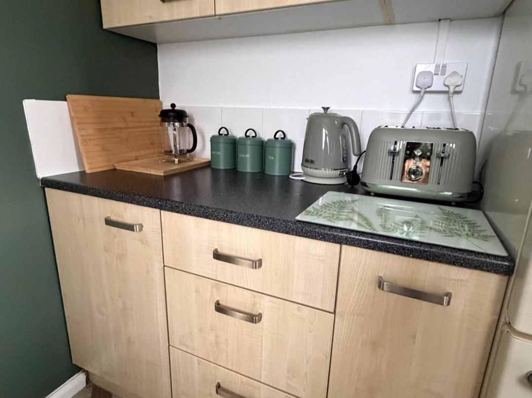 Meriden Apartment - Sleeps 7 - Near Nec, Parking