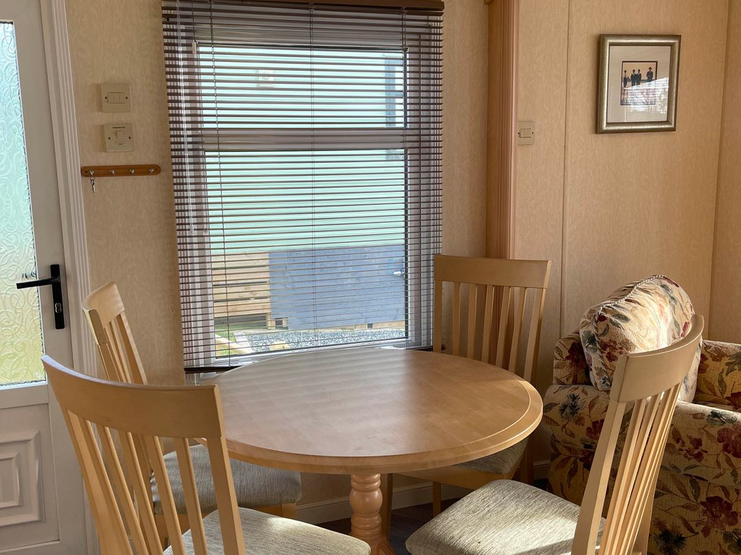 Immaculate 2-Bed Static Caravan at Monrieth