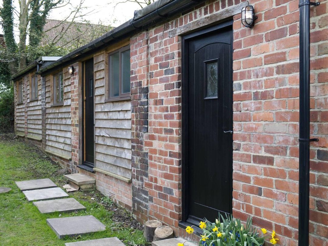 Cottage Sleeps 2  Garden Parking