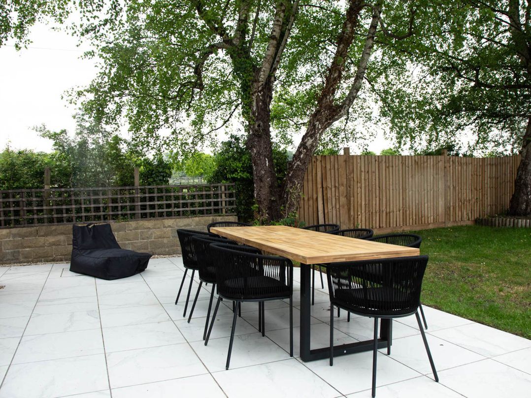 House Sleeps 10 with Enclosed Garden