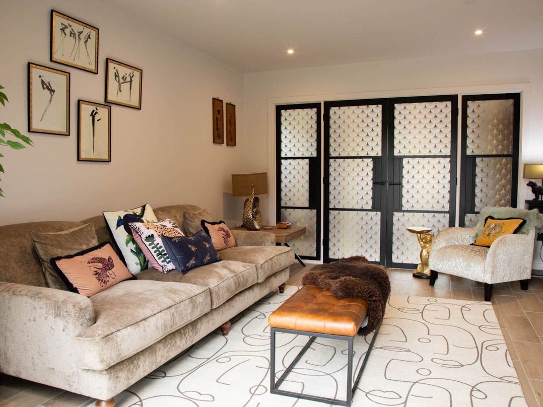 House Sleeps 10 with Enclosed Garden