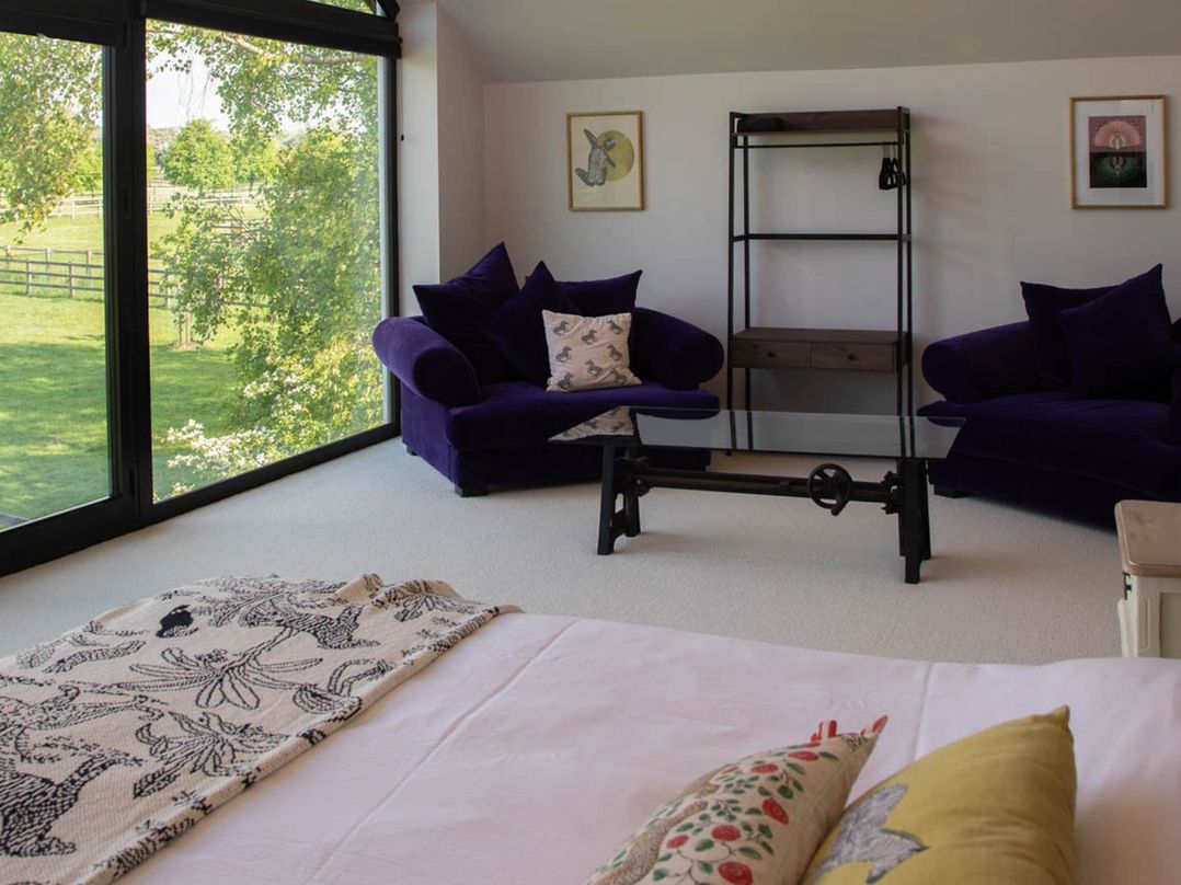 House Sleeps 10 with Enclosed Garden