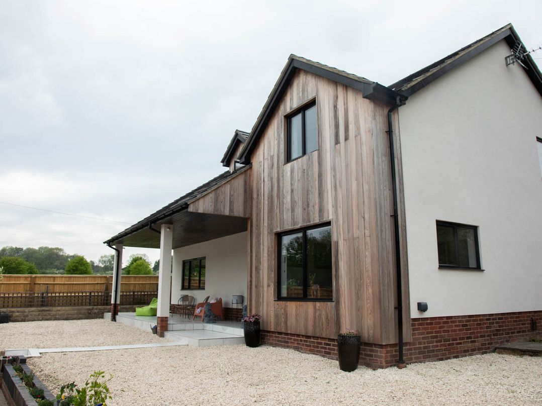 House Sleeps 10 with Enclosed Garden