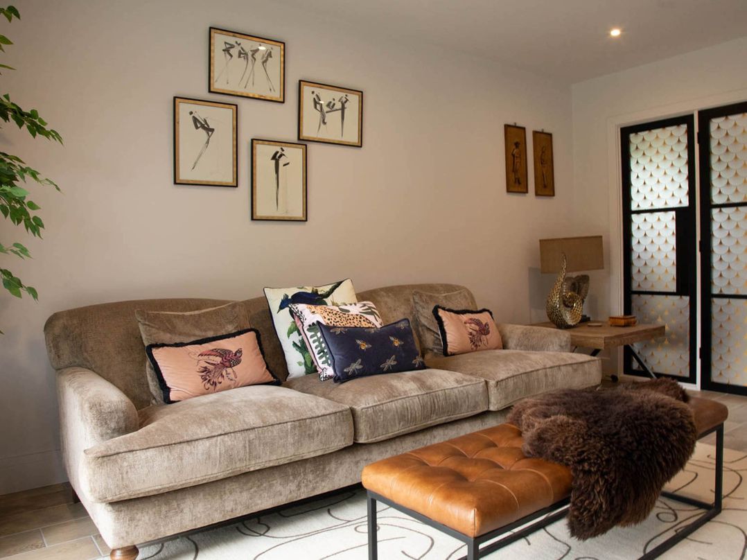 House Sleeps 10 with Enclosed Garden