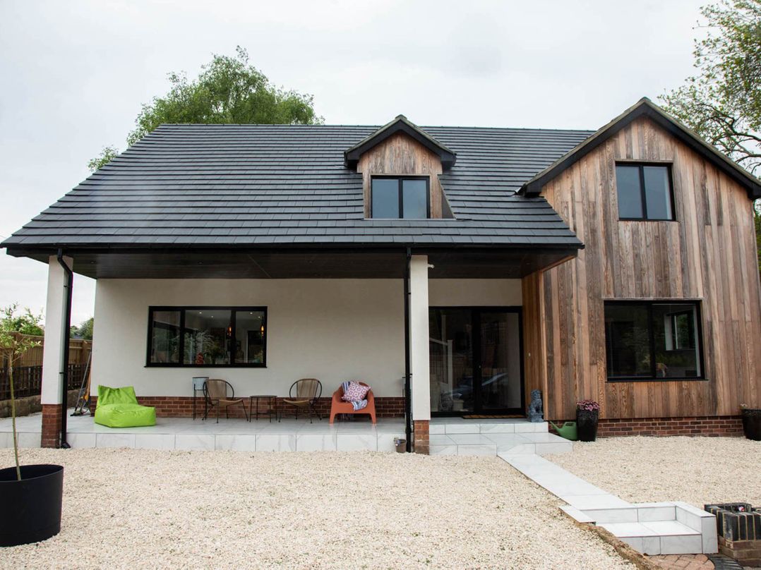 House Sleeps 10 with Enclosed Garden