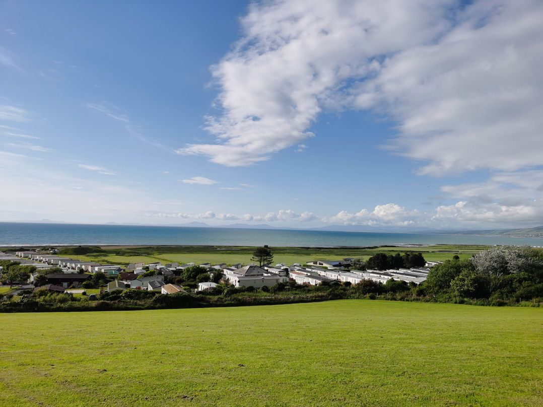 Sea and Mountain view Sunbeach Holiday Snowdonia