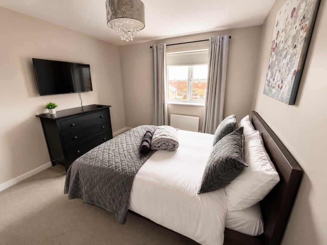 House Sleeps 12 with WiFi