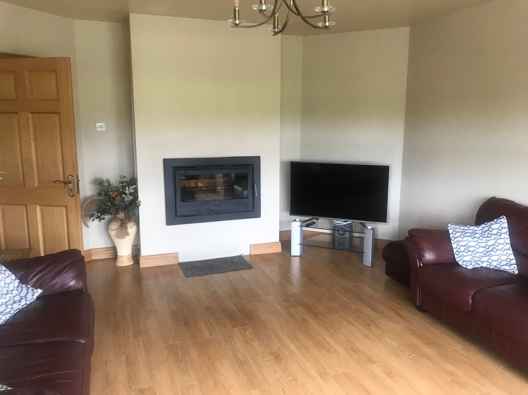 Dungannon 2 Bed Bungalow - Sleeps 5 - Pet Friendly