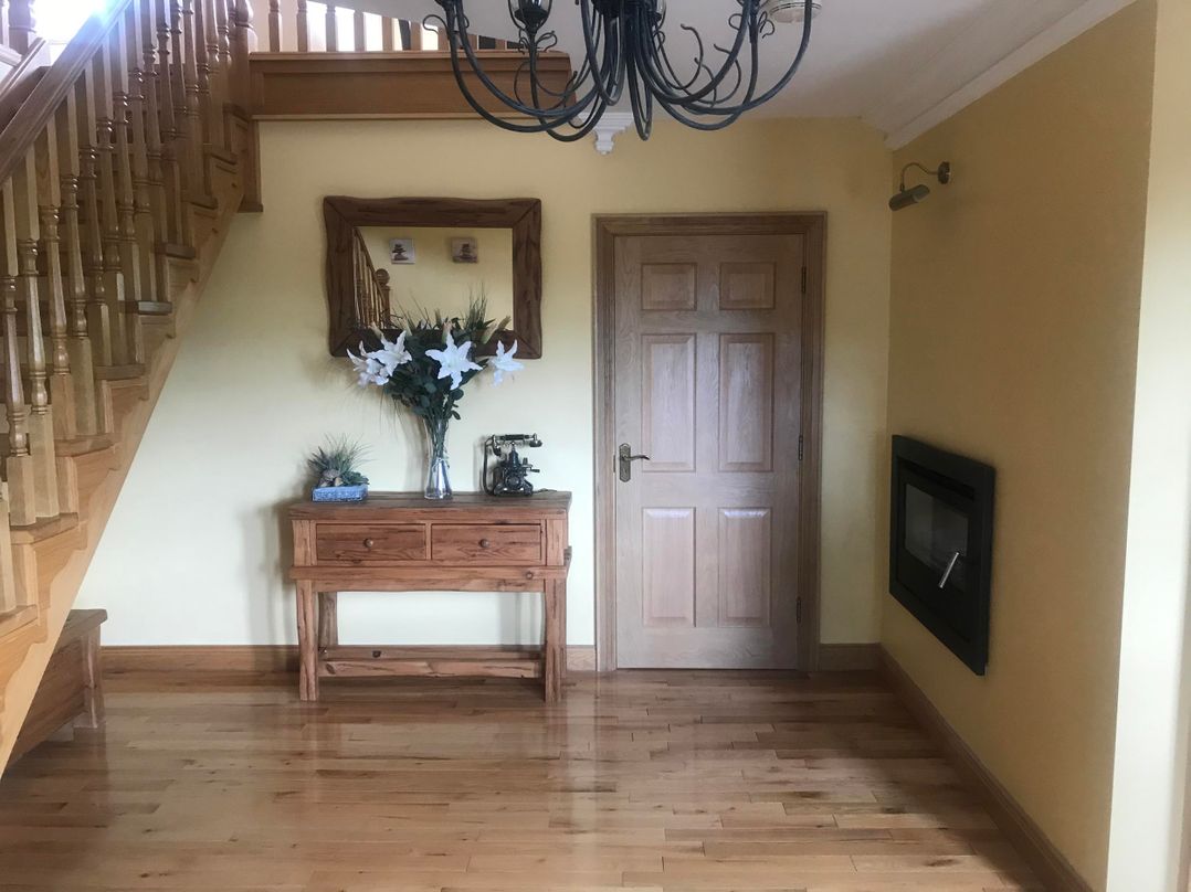 Dungannon 2 Bed Bungalow - Sleeps 5 - Pet Friendly