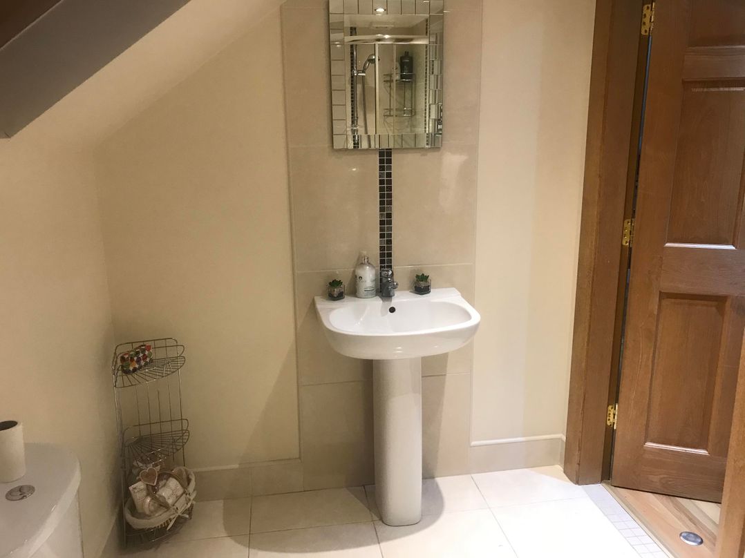 Dungannon 2 Bed Bungalow - Sleeps 5 - Pet Friendly