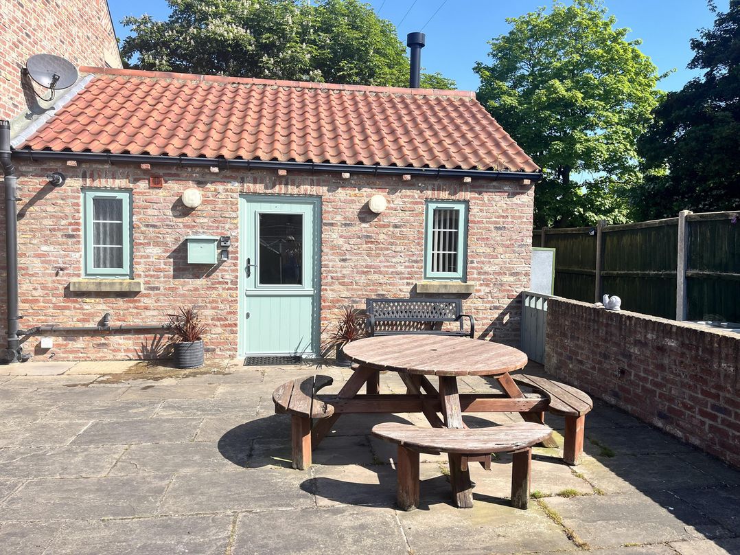 One bedroom barn with free parking