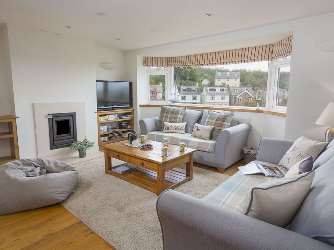 6 Knowle Court