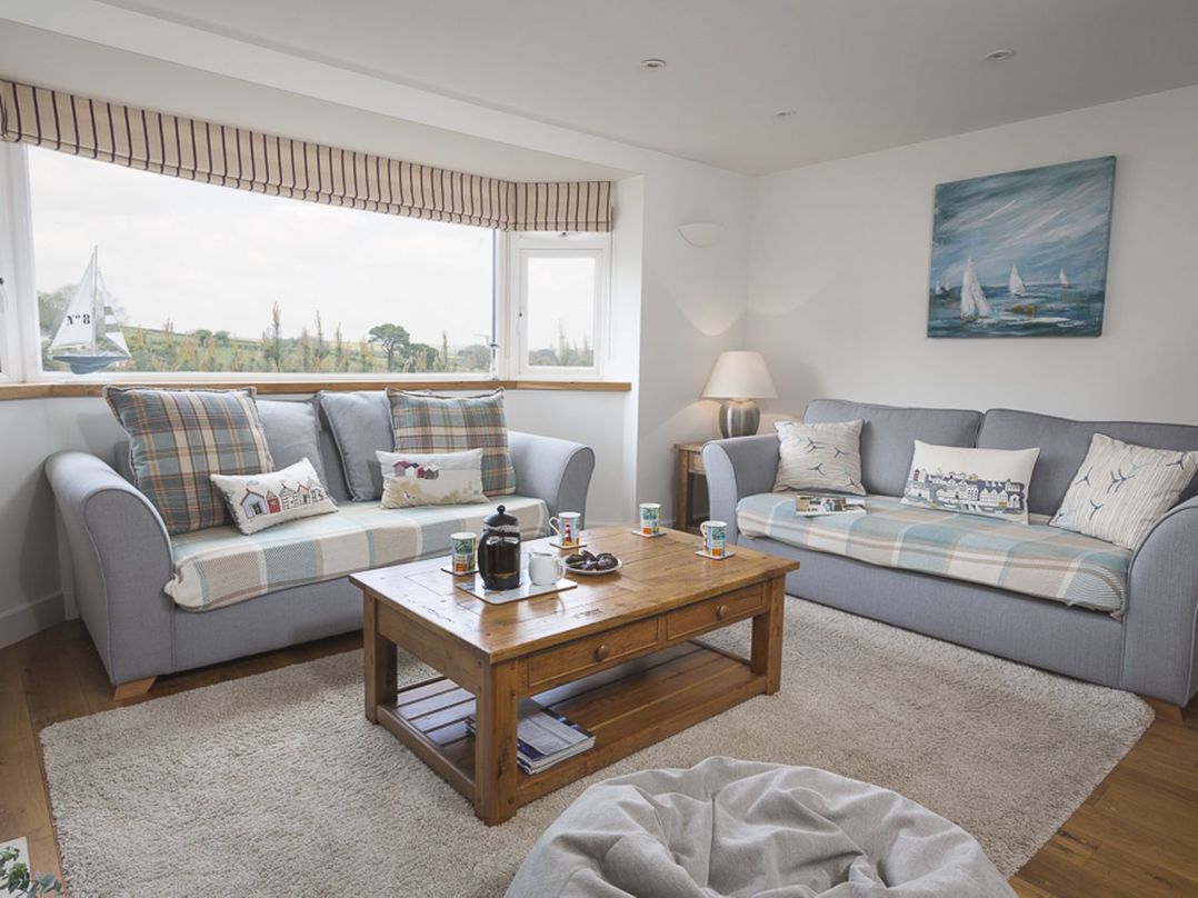 6 Knowle Court