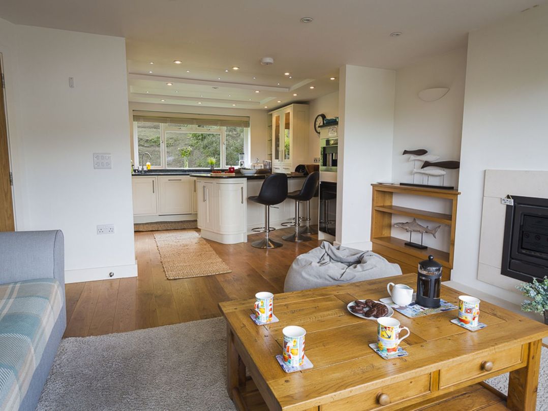 6 Knowle Court