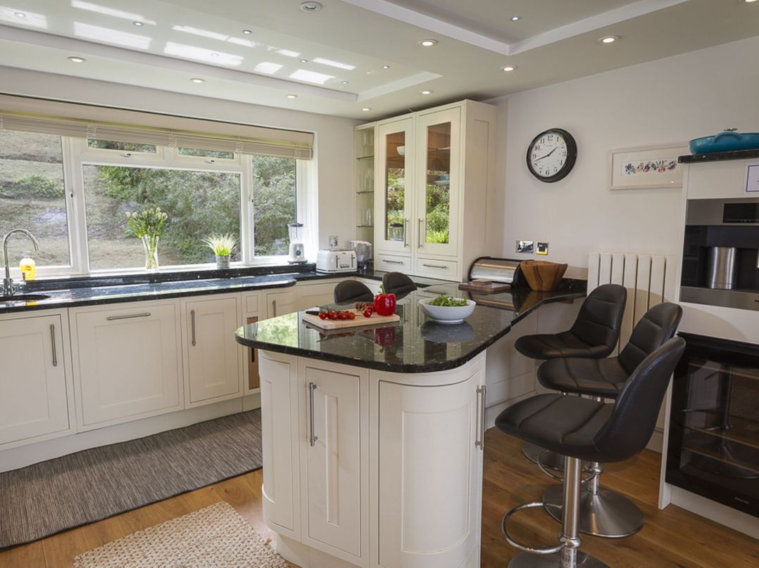6 Knowle Court