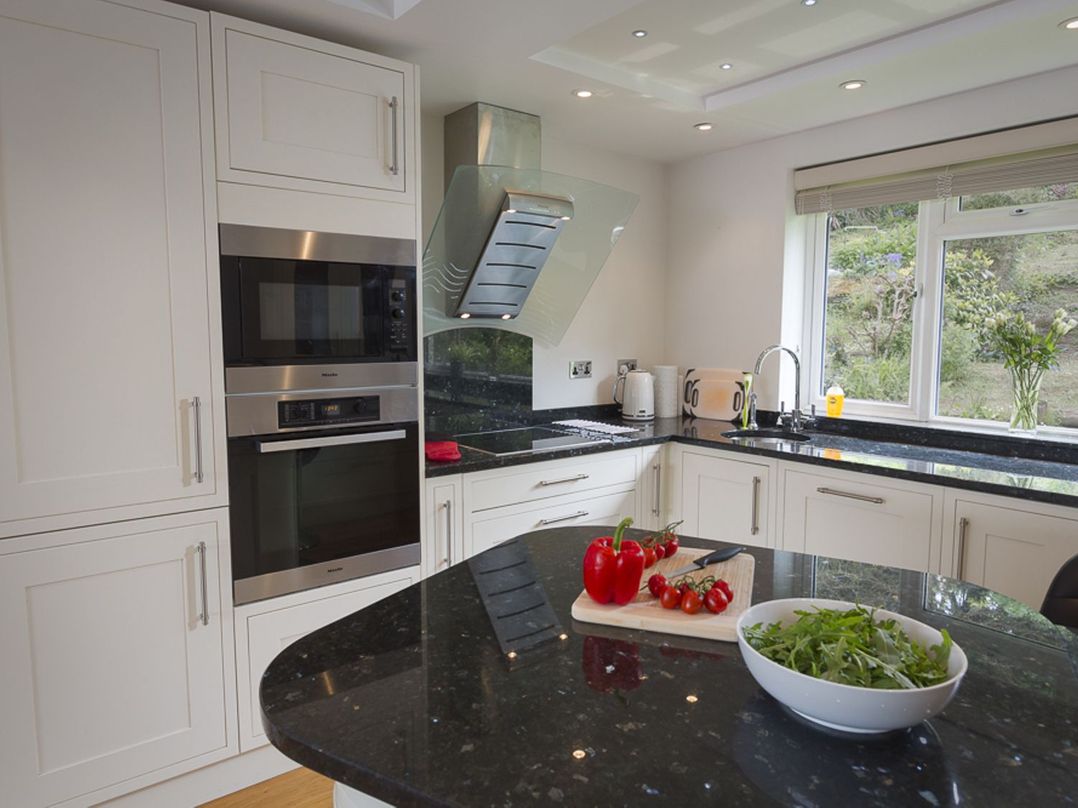 6 Knowle Court