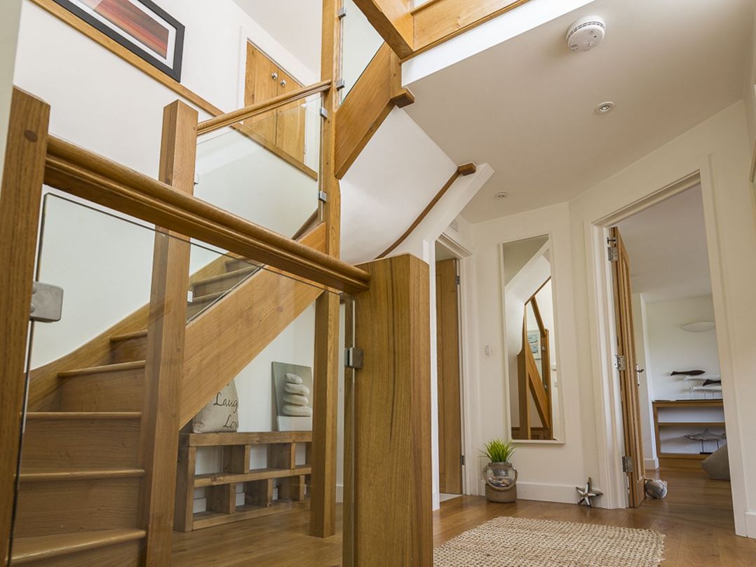 6 Knowle Court