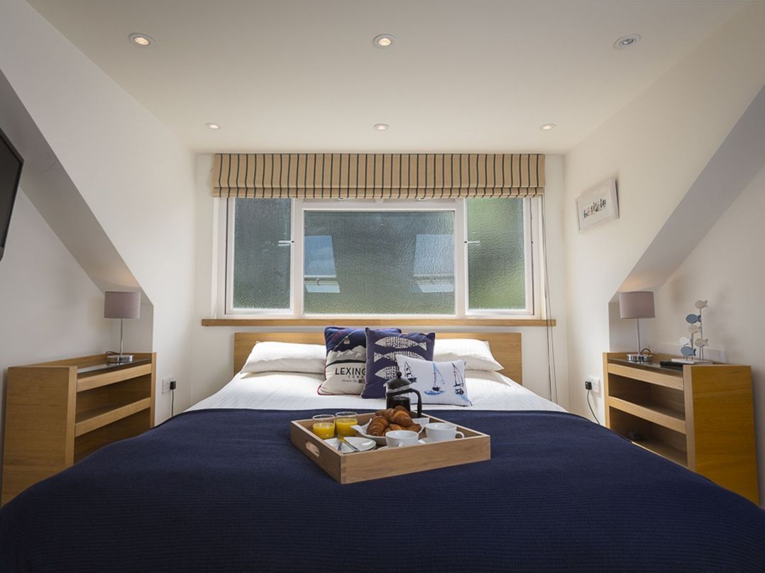 6 Knowle Court
