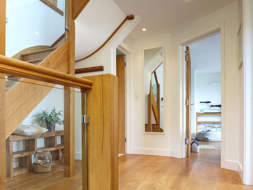 6 Knowle Court