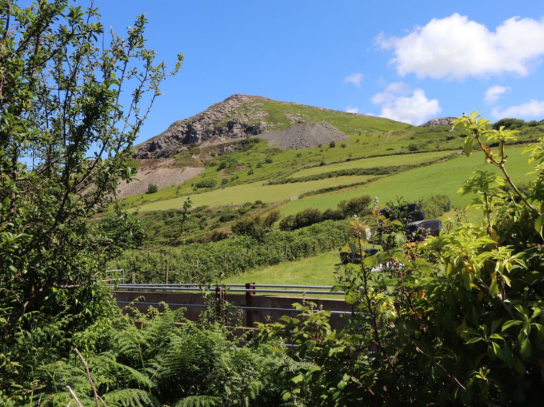 Mor a Mynydd