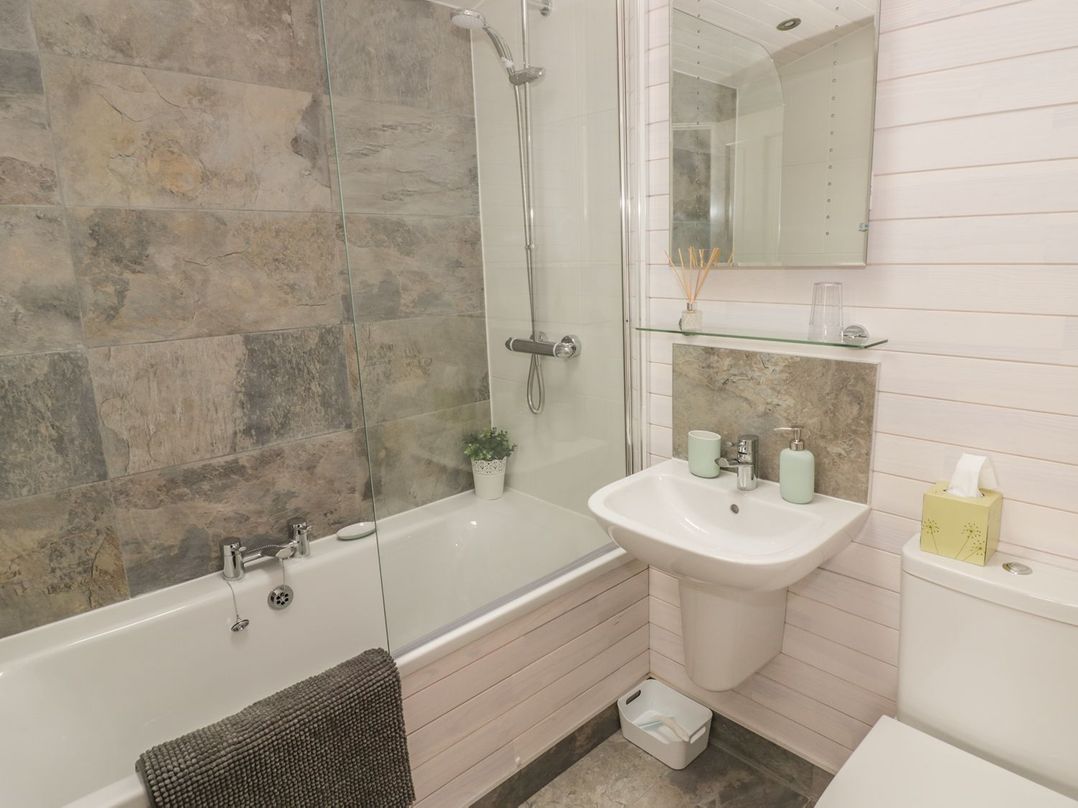 A bathroom with a bathtub, shower, sink and toilet at Mallard in Ross-on-Wye
