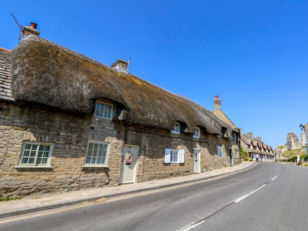 Little Wickers, Corfe Castle - Sleeps 4 guests
