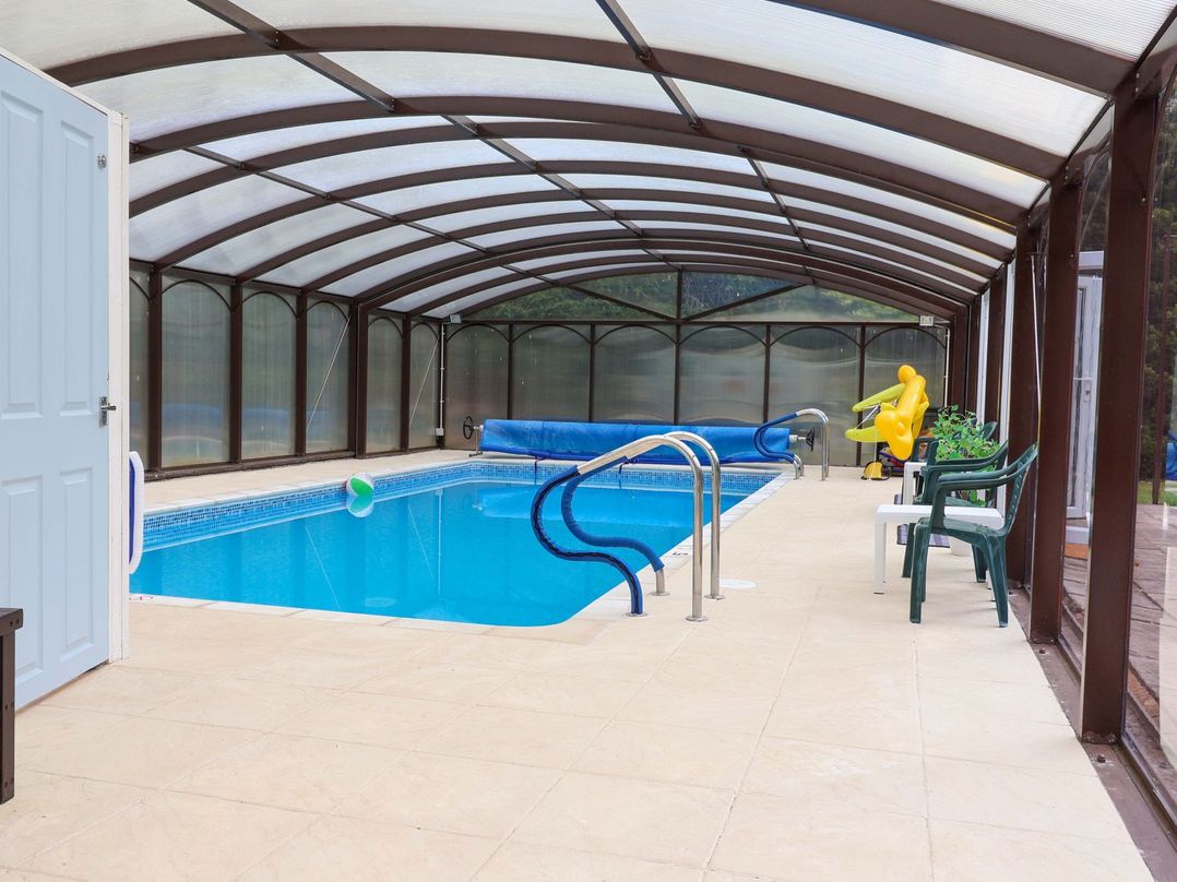 Parkfields House - Sleeps 10