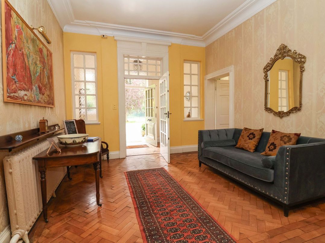 Parkfields House - Sleeps 10