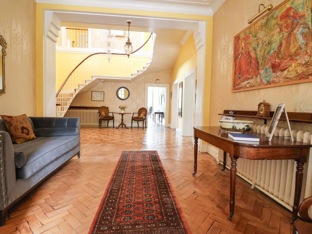 Parkfields House - Sleeps 10
