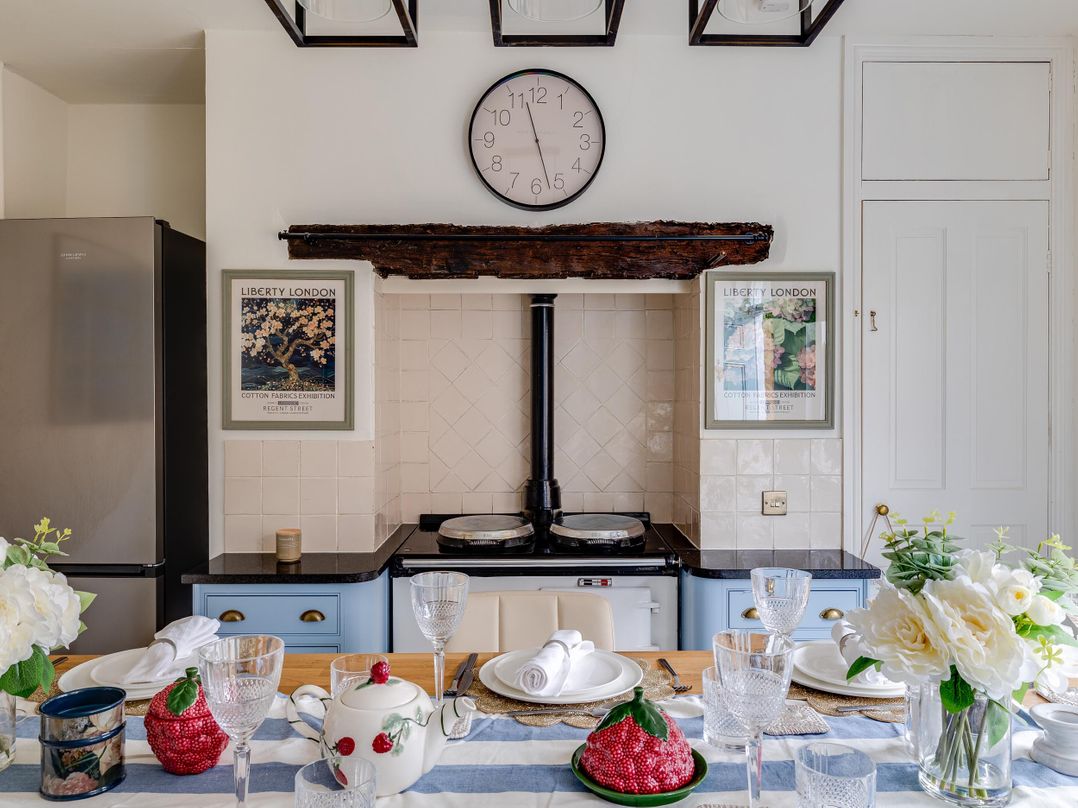 Luxury Georgian Townhouse / sleeps 10 / parking