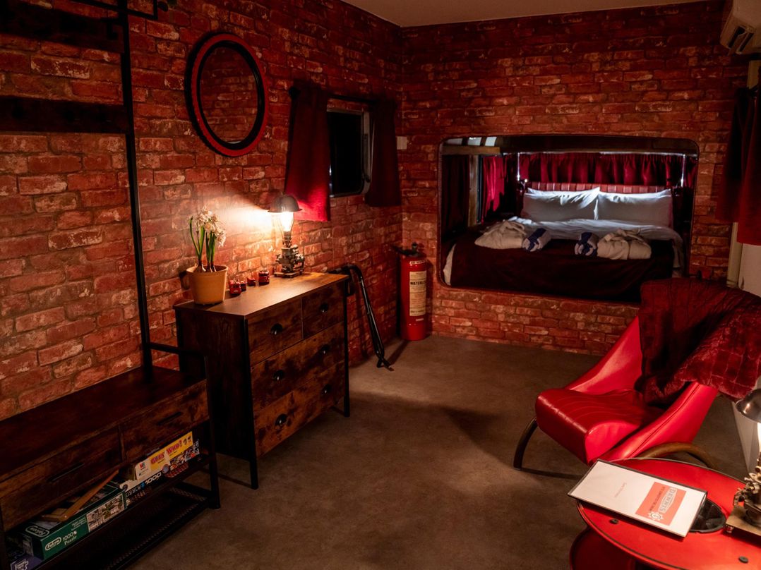 Sleeps 2 -Private Garden -Pets Ok -Hot Tub -Dennis