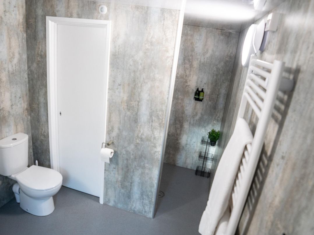 Sleeps 2 -Private Garden -Pets Ok -Hot Tub -Dennis
