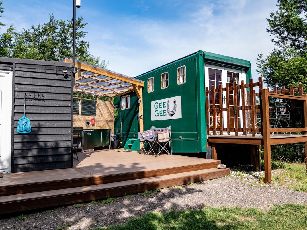 1 Bed -Private Garden -Hot Tub -Pets Ok - Gee Gee