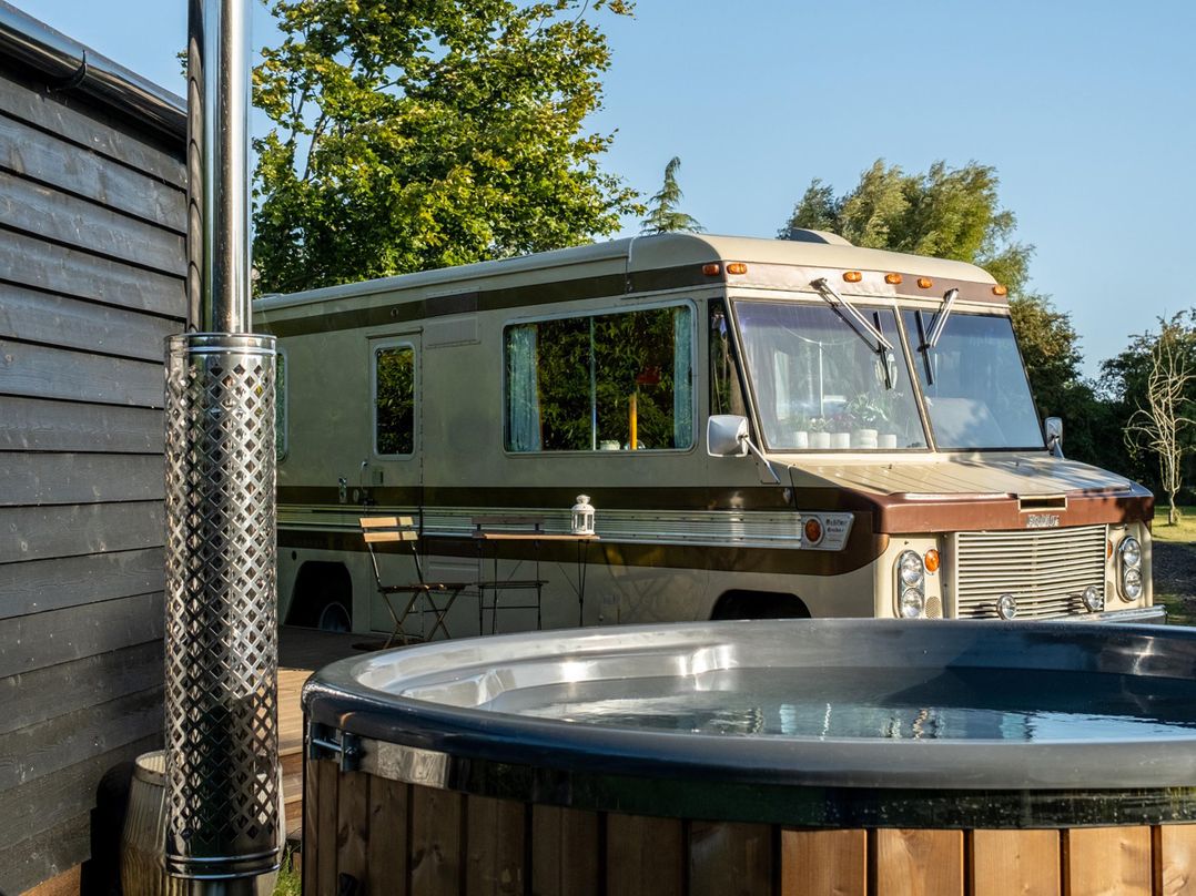 Sleeps 2 -Pets Welcome -Private Hot Tub -Alabama