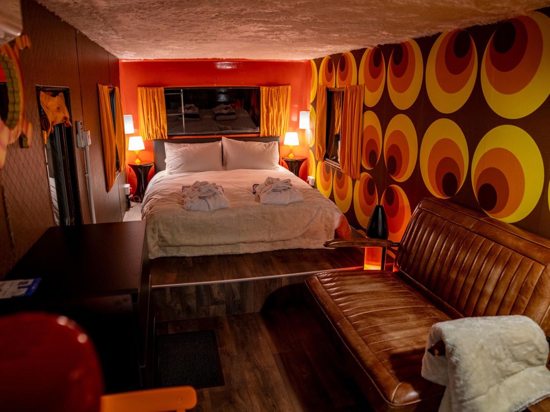 Sleeps 2 -Pets Welcome -Private Hot Tub -Alabama