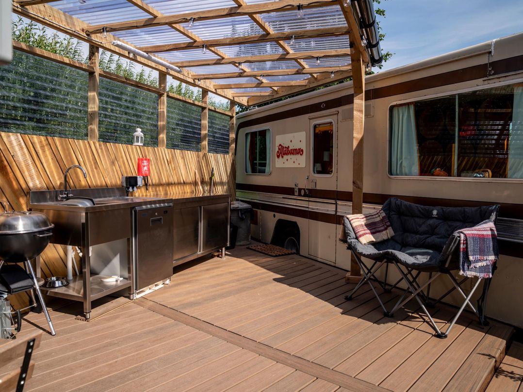 Sleeps 2 -Pets Welcome -Private Hot Tub -Alabama