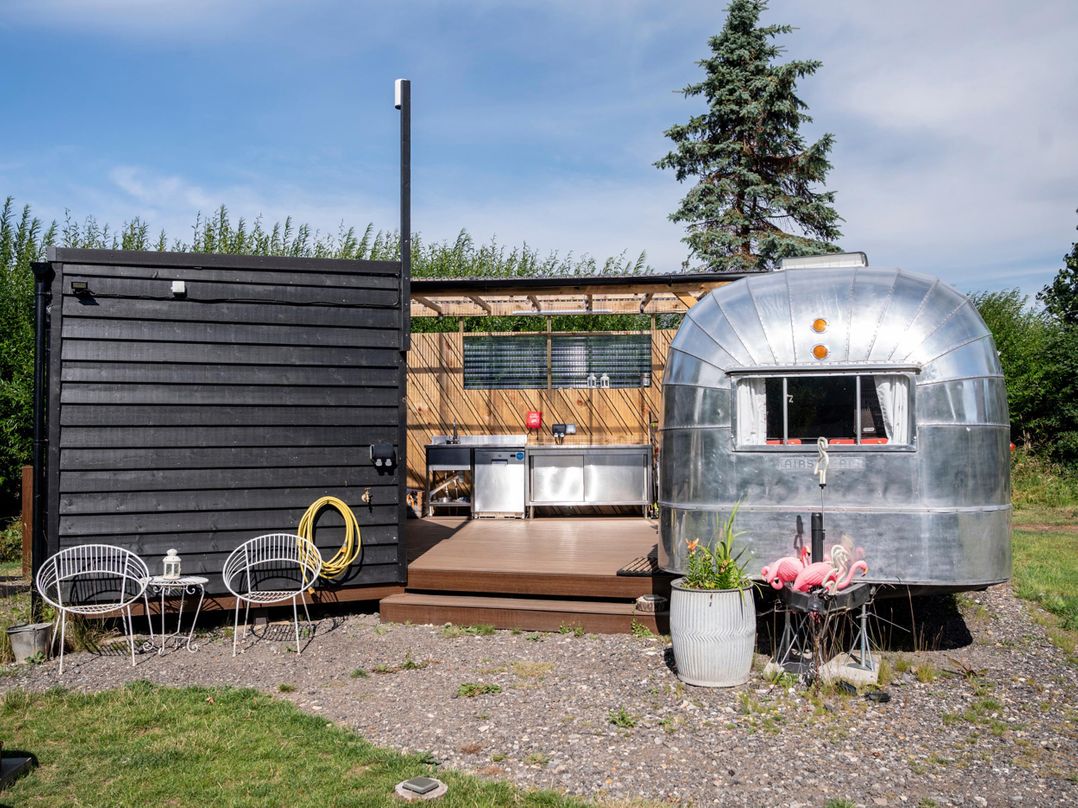 Sleeps 2 - Hot Tub - Pet Friendly - PeggySue