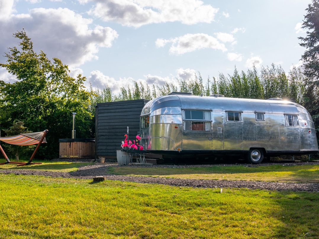 Sleeps 2 - Hot Tub - Pet Friendly - PeggySue