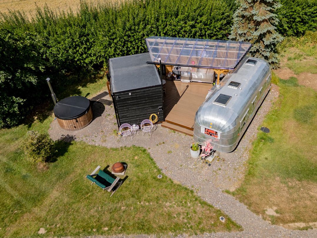Sleeps 2 - Hot Tub - Pet Friendly - PeggySue