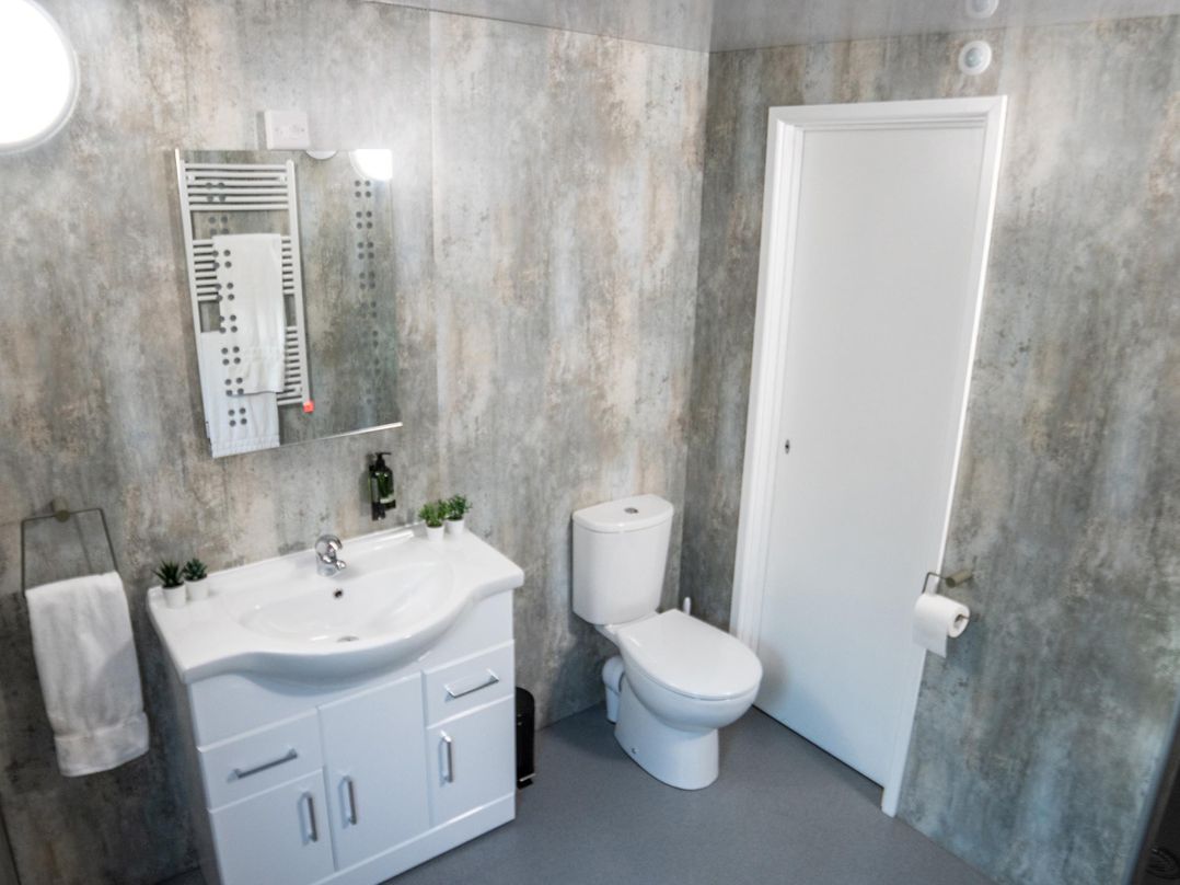 Sleeps 2 - Hot Tub - Pet Friendly - PeggySue