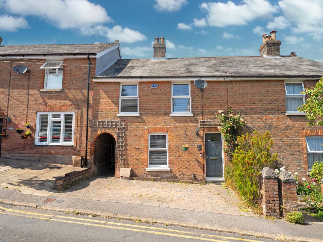 3 Bed House - Sleeps 5 - Garden - Pets - Parking