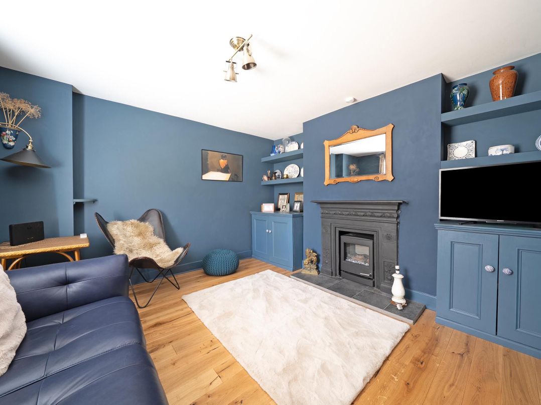 3 Bed House - Sleeps 5 - Garden - Pets - Parking