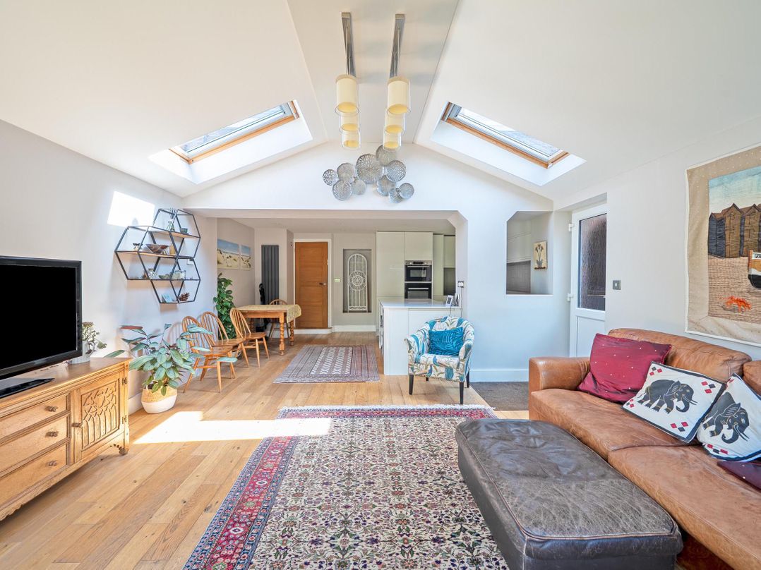 3 Bed House - Sleeps 5 - Garden - Pets - Parking