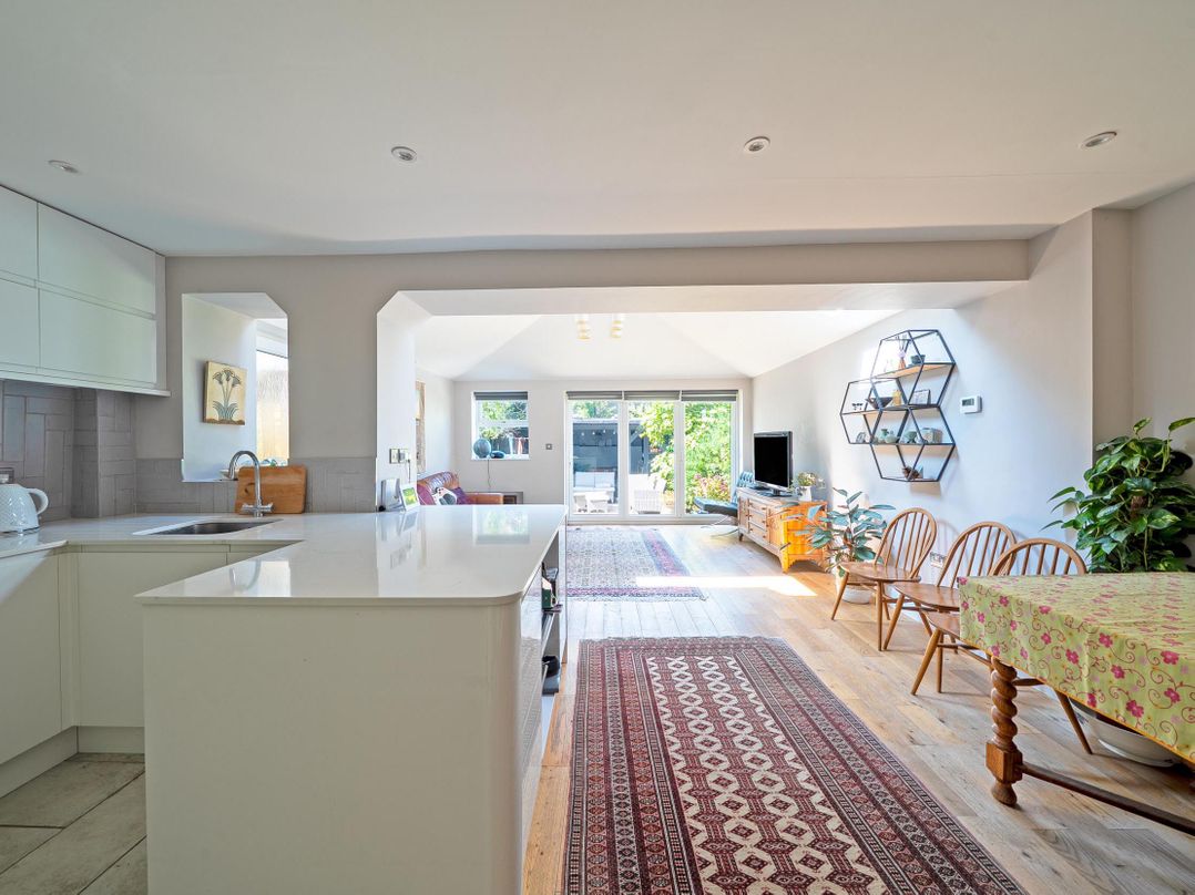3 Bed House - Sleeps 5 - Garden - Pets - Parking