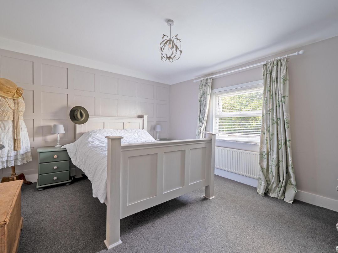 3 Bed House - Sleeps 5 - Garden - Pets - Parking