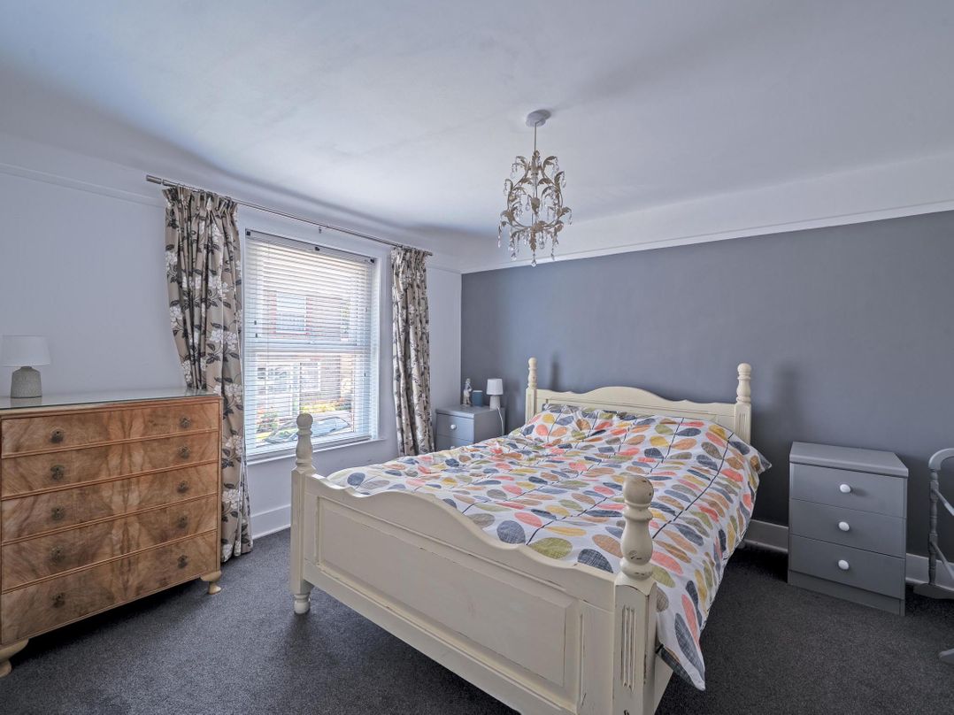 3 Bed House - Sleeps 5 - Garden - Pets - Parking