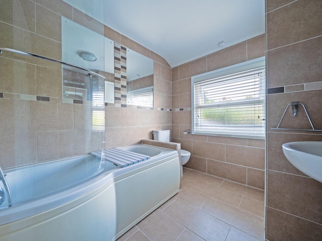 3 Bed House - Sleeps 5 - Garden - Pets - Parking