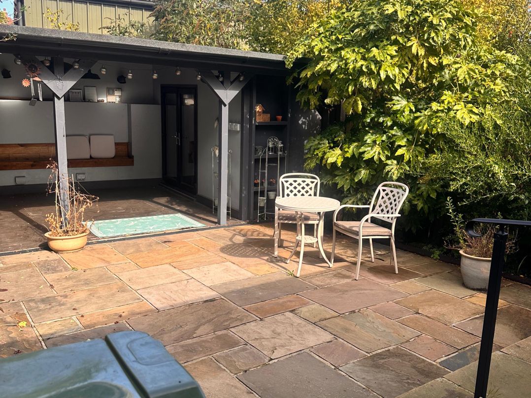 3 Bed House - Sleeps 5 - Garden - Pets - Parking