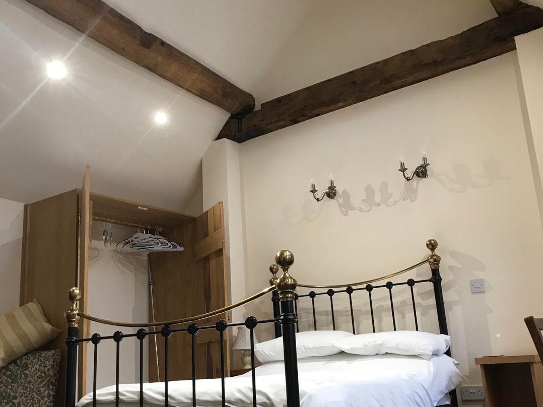 Nuneaton - Cottage - Sleeps 2 - Parking - Garden