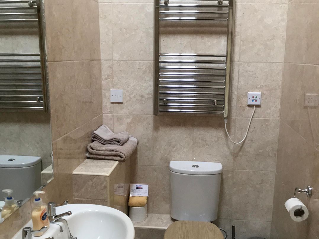 Nuneaton - Cottage - Sleeps 2 - Parking - Garden